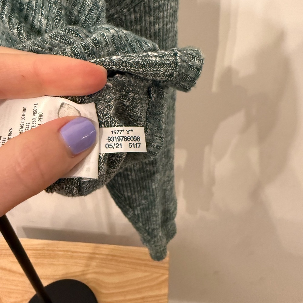 American Eagle Heathered Sage Green Cropped Ribbed Hoodie - XS - Picture 6 of 8